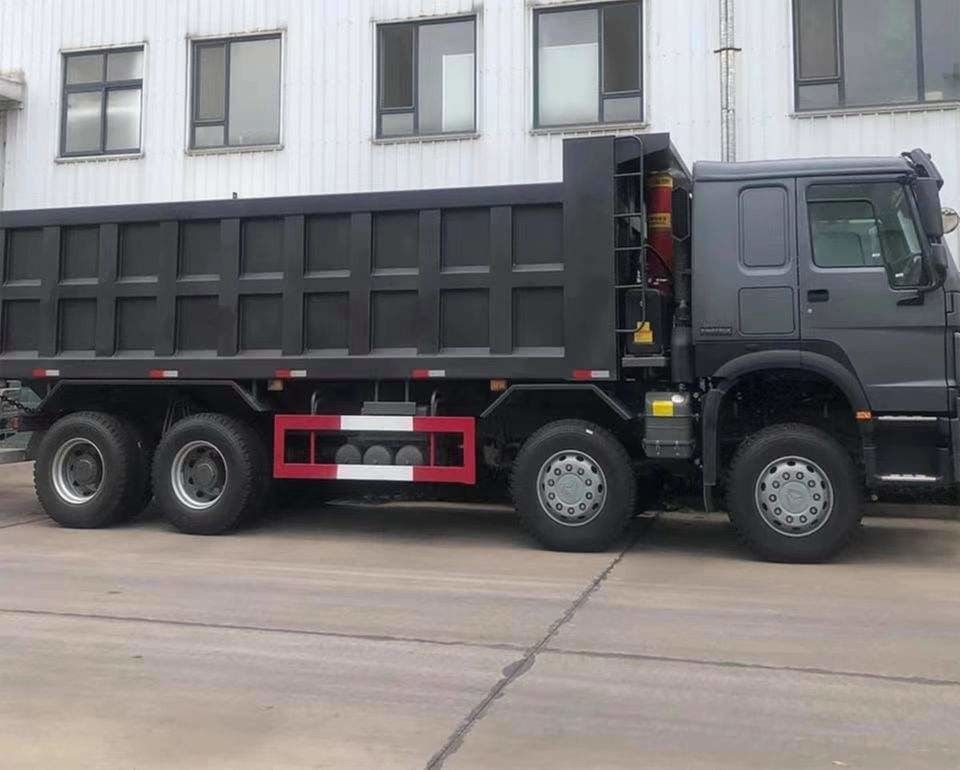 8x4 400hp 12 Wheels 50 60 Tons Tipper Dump Trucks With 400-500L Fuel Tank Capacity