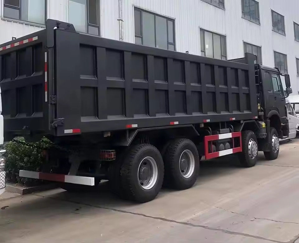 8x4 400hp 12 Wheels 50 60 Tons Tipper Dump Trucks With 400-500L Fuel Tank Capacity