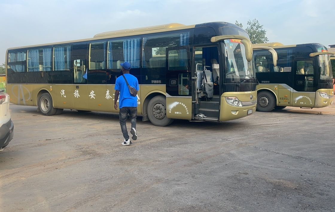 Stock of 65 Seats LHD Tour Bus with Euro 3 Emission Standard and Leaf Spring Suspension
