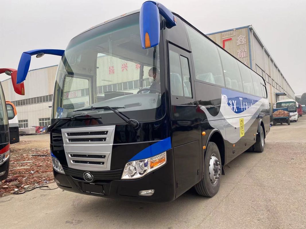 AC-Equipped 57 Seats Tourist Bus Luxury Coach Bus with 4-6L Engine Capacity