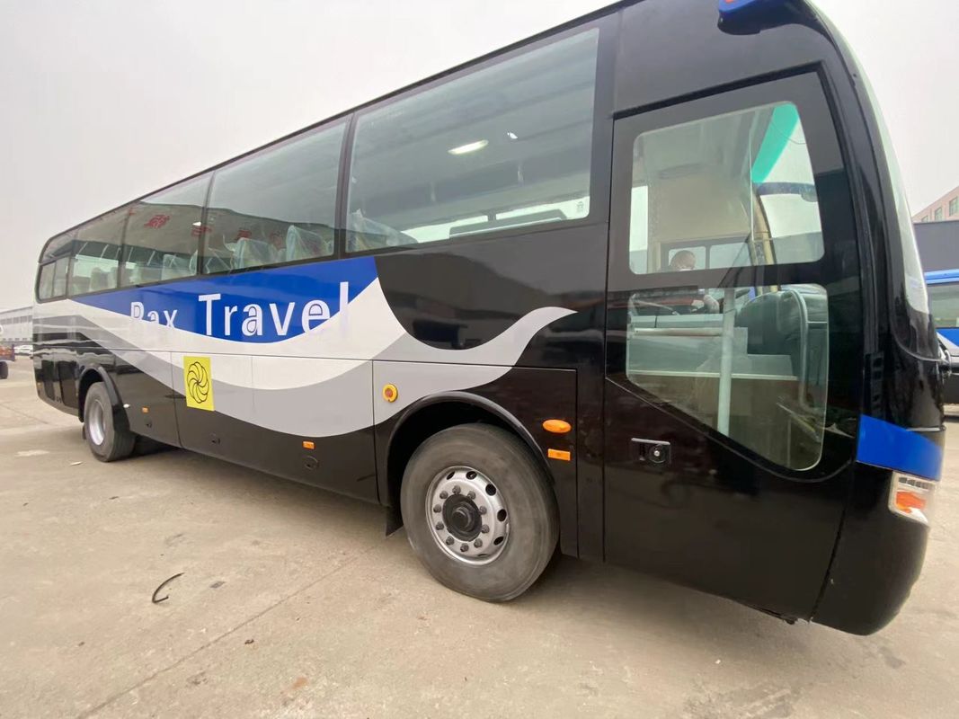 AC-Equipped 57 Seats Tourist Bus Luxury Coach Bus with 4-6L Engine Capacity
