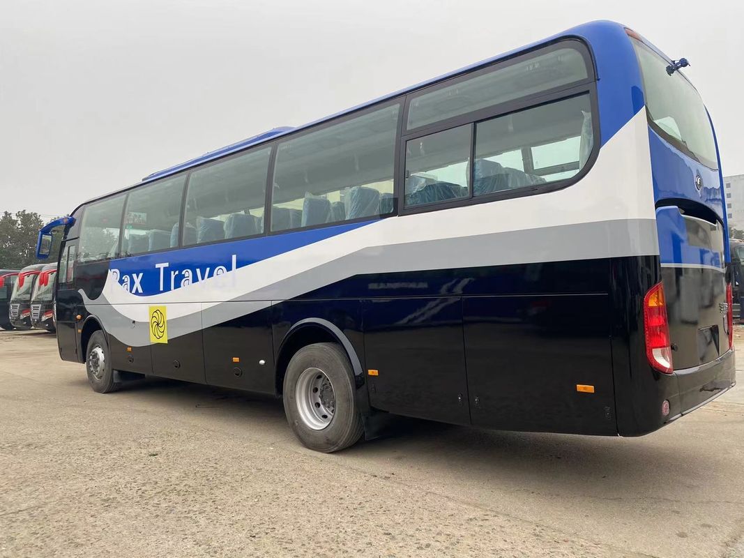 AC-Equipped 57 Seats Tourist Bus Luxury Coach Bus with 4-6L Engine Capacity