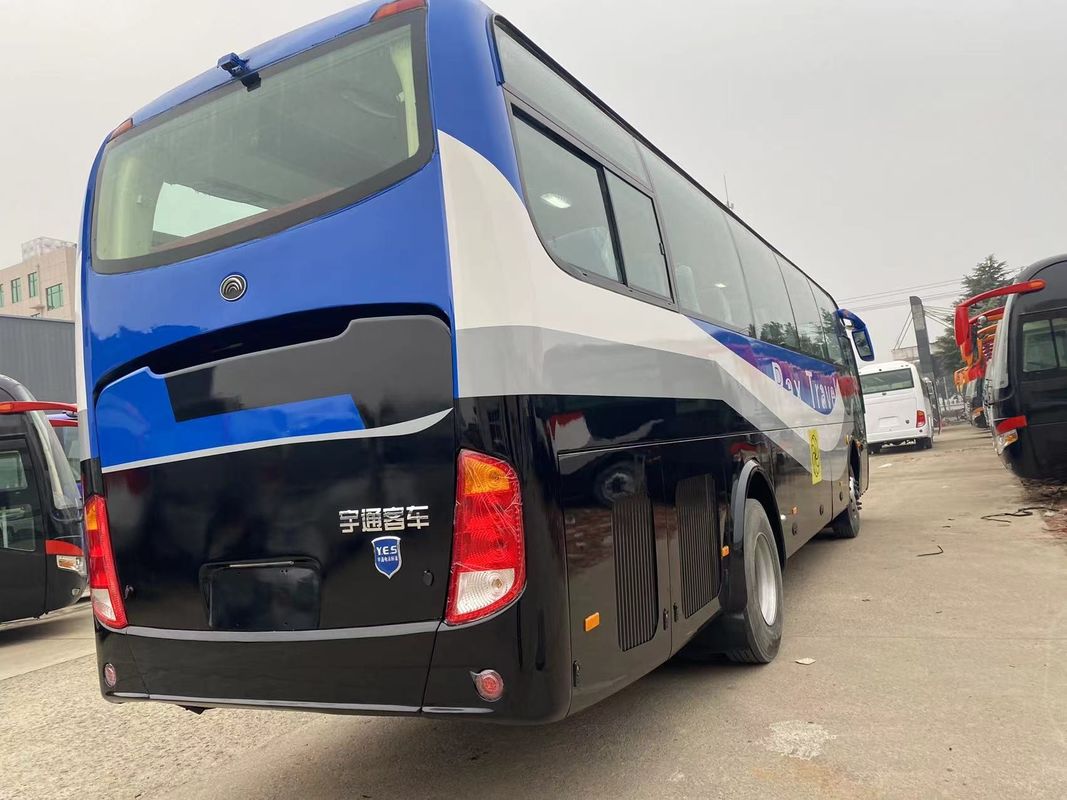 AC-Equipped 57 Seats Tourist Bus Luxury Coach Bus with 4-6L Engine Capacity
