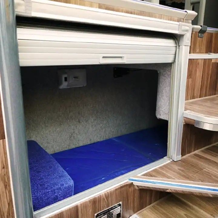 Luxury Diesel 50 Seats Passenger Bus Coach Bus with LHD Drive Type and Engine Capacity 8L