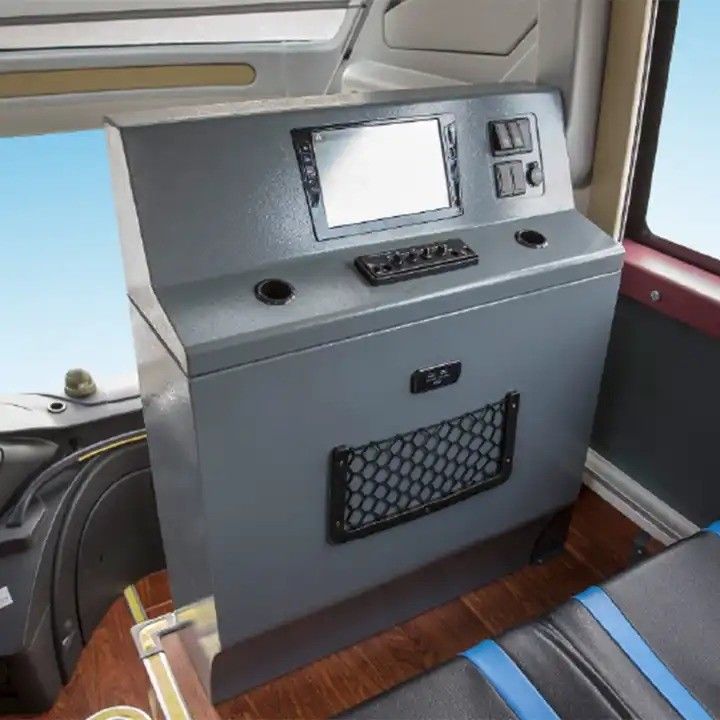 Luxury Diesel 50 Seats Passenger Bus Coach Bus with LHD Drive Type and Engine Capacity 8L