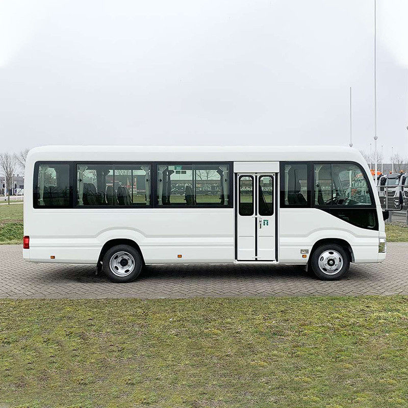 30 Seats Used Coach Bus with Diesel Engine and 2.7m3 Luggage Compartment Volume