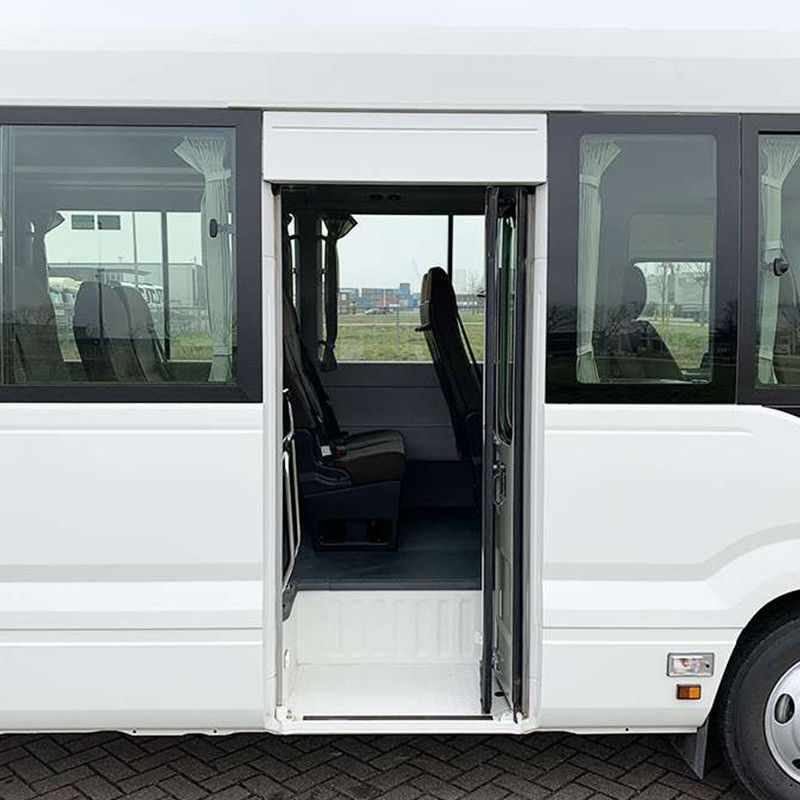 30 Seats Used Coach Bus with Diesel Engine and 2.7m3 Luggage Compartment Volume