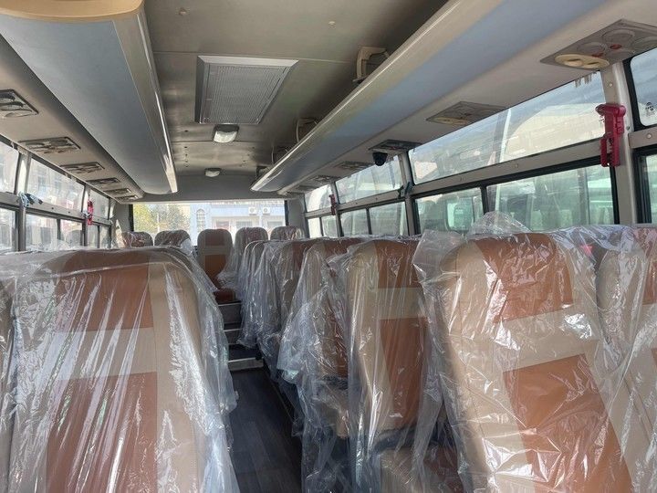 Long-Distance Travel Used Coach Buses with 8.25R20 Tires and 4-6L Engine Capacity