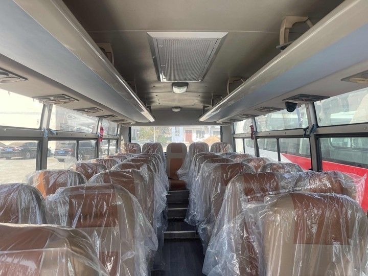 Long-Distance Travel Used Coach Buses with 8.25R20 Tires and 4-6L Engine Capacity