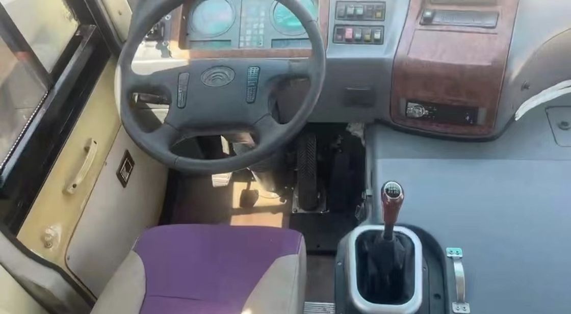 Long-Distance Travel Used Coach Buses with 8.25R20 Tires and 4-6L Engine Capacity