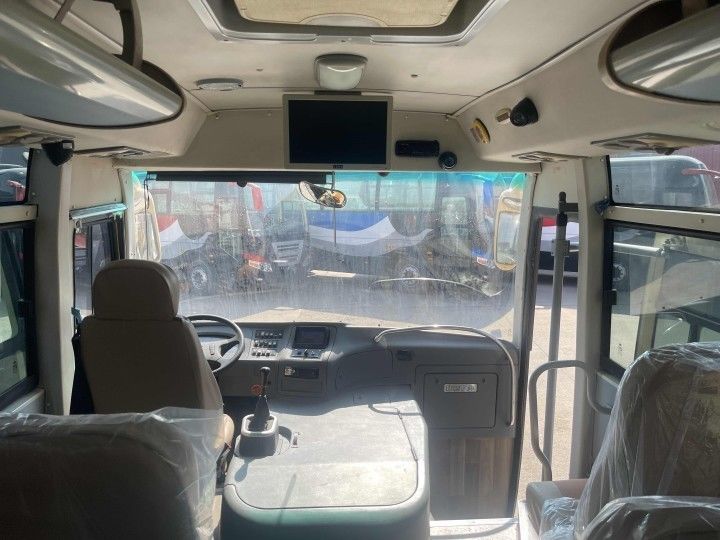 Long-Distance Travel Used Coach Buses with 8.25R20 Tires and 4-6L Engine Capacity