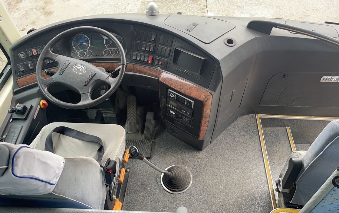 64 1 2 3 Seat Capacity Used Coach Bus with Well-Maintained Diesel Engine