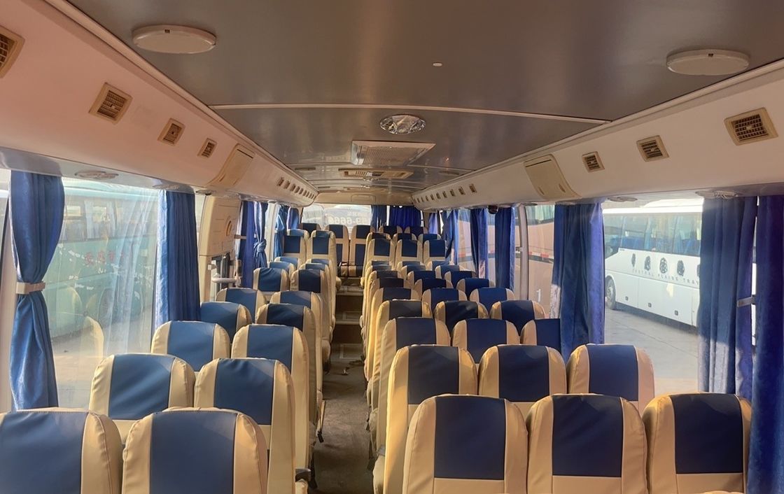 Youtong Used Bus 60 Seats Coach Bus with Diesel Engine and 11R22.5 Tires in Good Condition