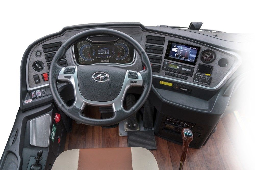 50 Seater Diesel Luxury Coach Bus with Comfortable Seats and Distinctive Color Design