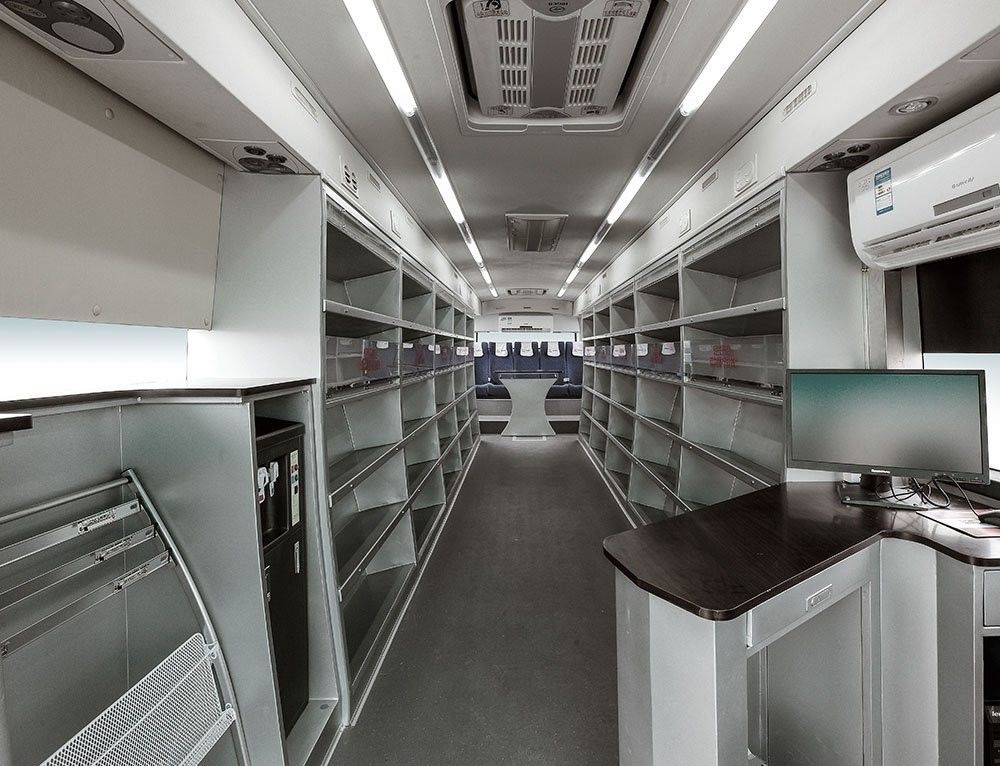Second Hand 66 Seater Luxury Tour Buses with Diesel Fuel and Euro 3 Emission Standard