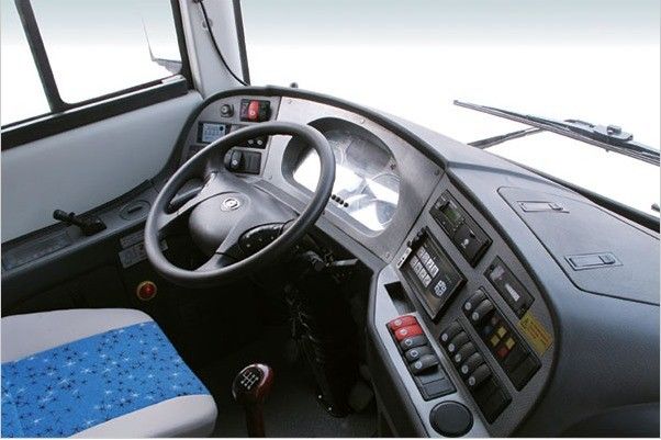 2550MM Overall Width Used 60 Seater Luxury Tour Coach Bus with Euro 4 Emission Standard