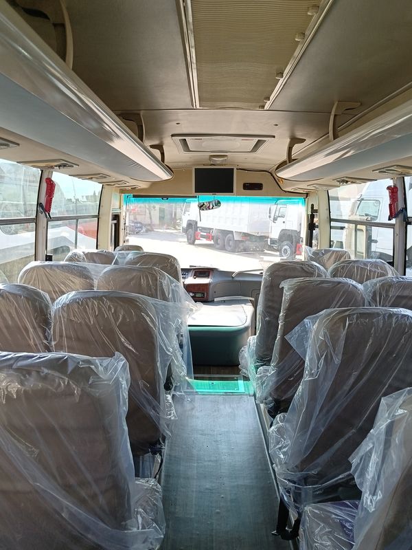Luxury Coach Bus 35-40 Seats Diesel Fuel Type Suitable for LHD or RHD