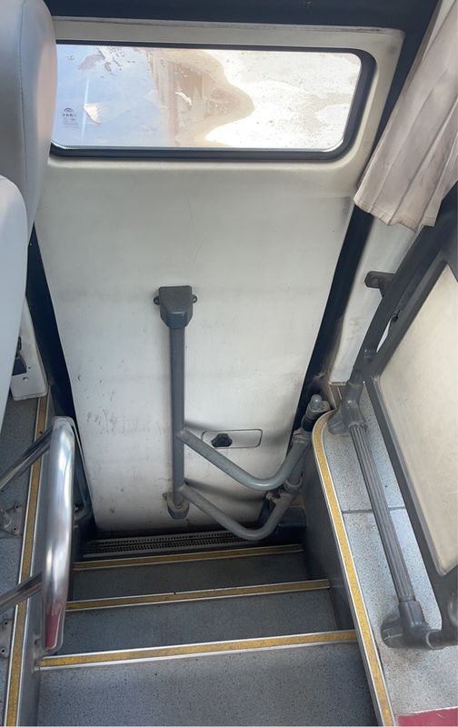 Affordable Used Manual Buses with YC4E150-20 Engine Model and 2430mm Overall Width