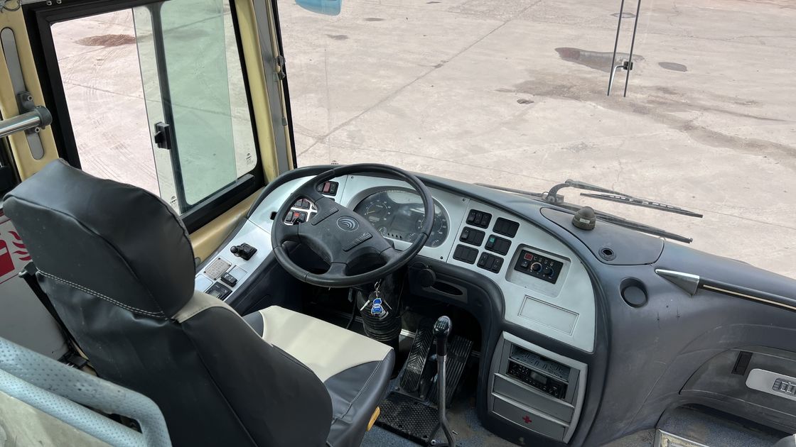 Good Condition Used Diesel 65 Passenger Coach Bus Seats 50 G.V.W 15600kg