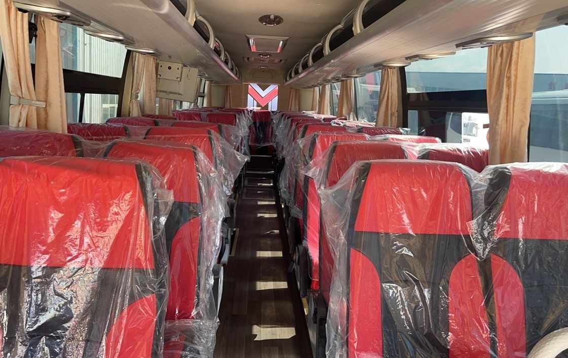 Highly 65 Passengers Manual Buses with Diesel Fuel Type and 3290mm Overall Height