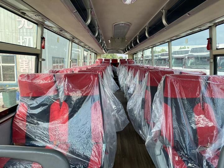 65 Seats Passenger Bus Used Coach Bus Good Condition and Engine Capacity 6 8L