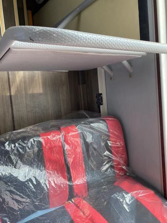 65 Seats Passenger Bus Used Coach Bus Good Condition and Engine Capacity 6 8L