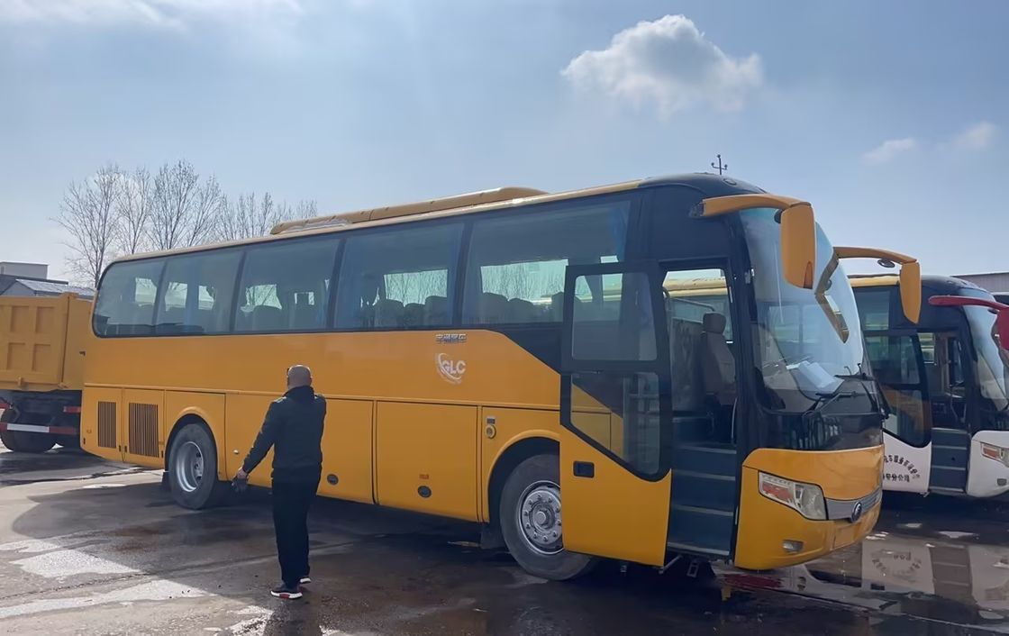 Luxury 30-40 Seats Tour Bus Used Coach Bus with 9.726L Engine Capacity
