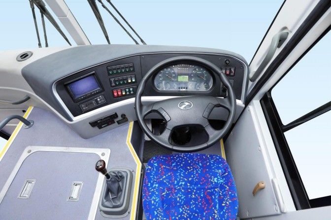 FAST Transmission Manual Coach Bus with Tubeless Tire 315/80R22.5 and Luxury Interior