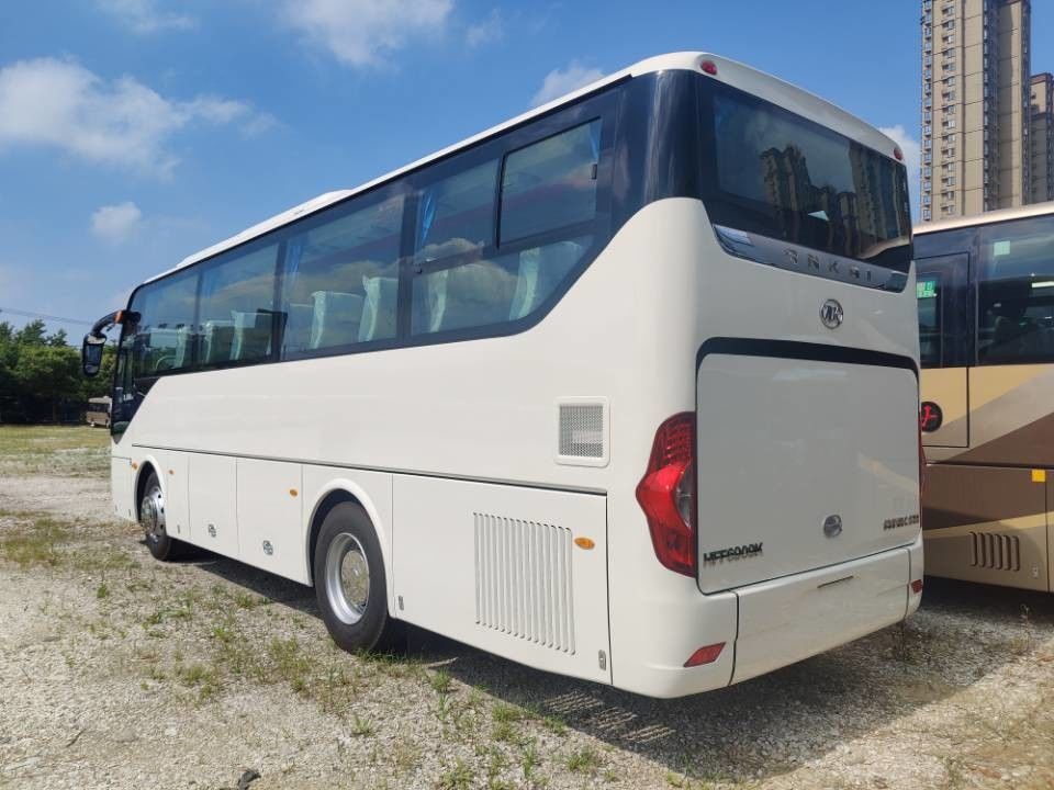 5.5T Front Axle Diesel Used 50 Seats Luxury Coach Bus Passenger Used Bus Coach