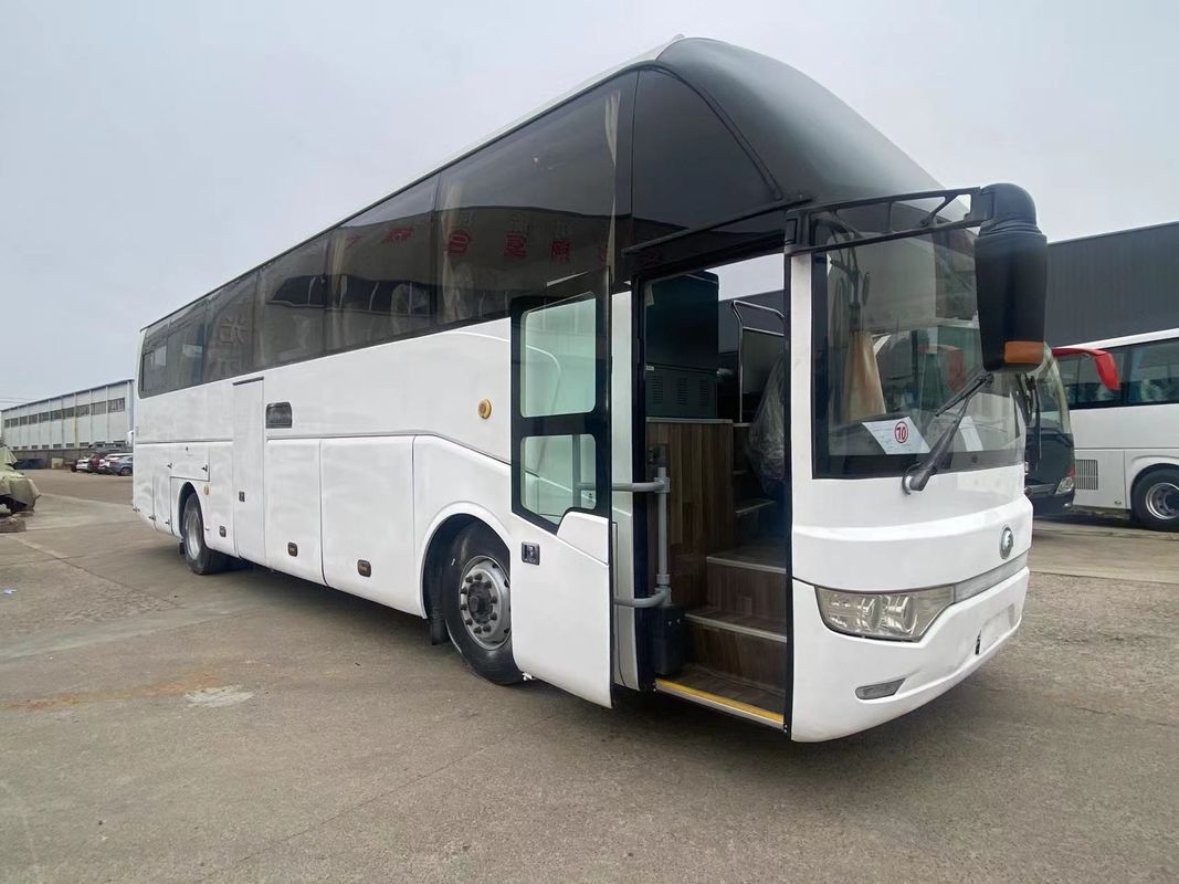 Big Space Luxurious Tourist Coach Bus with Euro 3 Emission Standard and 298/80R22.5 Tyre