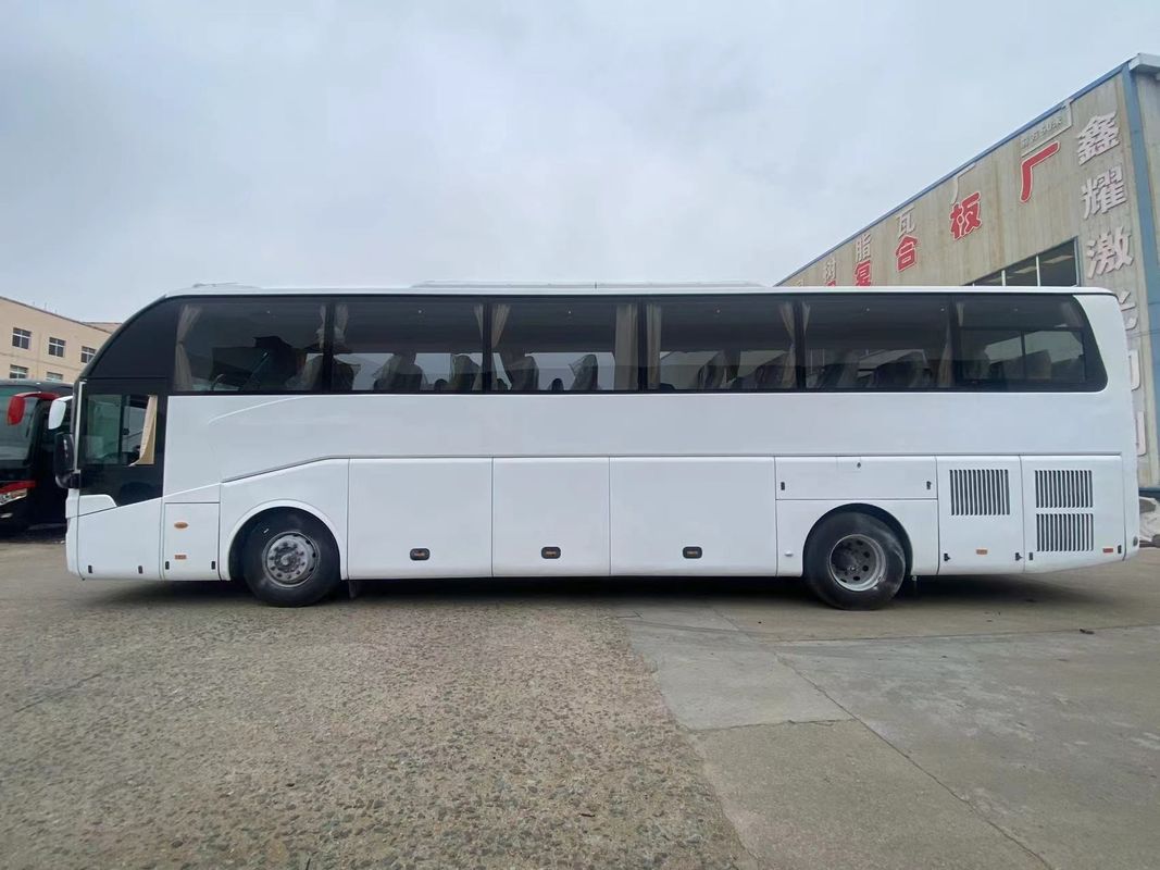 Big Space Luxurious Tourist Coach Bus with Euro 3 Emission Standard and 298/80R22.5 Tyre