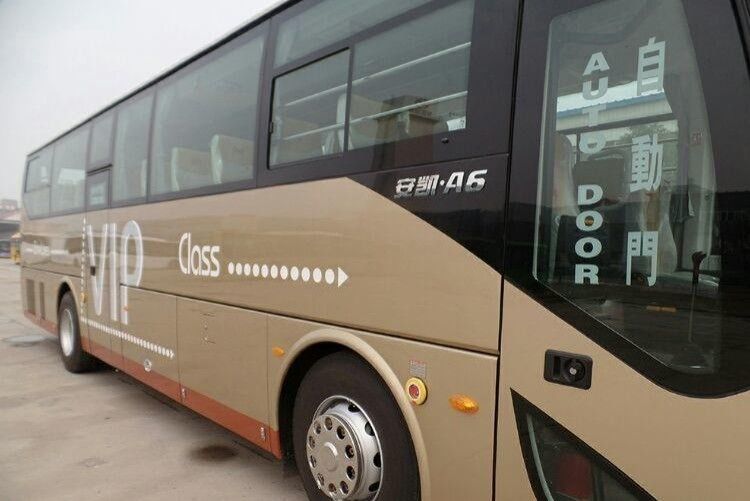 Design 12m Party Bus Luxury Coach with Yuchai Engine and 65 1 1 Seats 67 Seater Bus