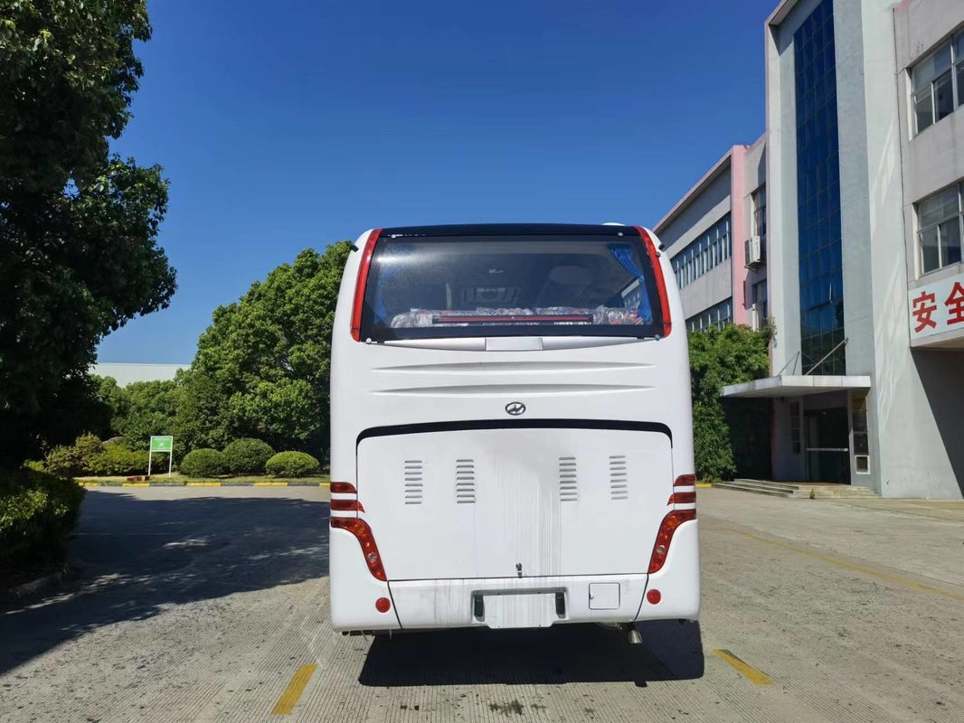 Customer's Requirement 2022 Manual Transmission Luxury Coach Bus with 32 Seats and Tables