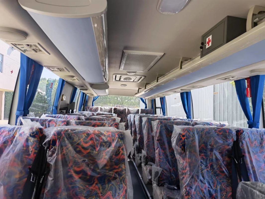 Customer's Requirement 2022 Manual Transmission Luxury Coach Bus with 32 Seats and Tables