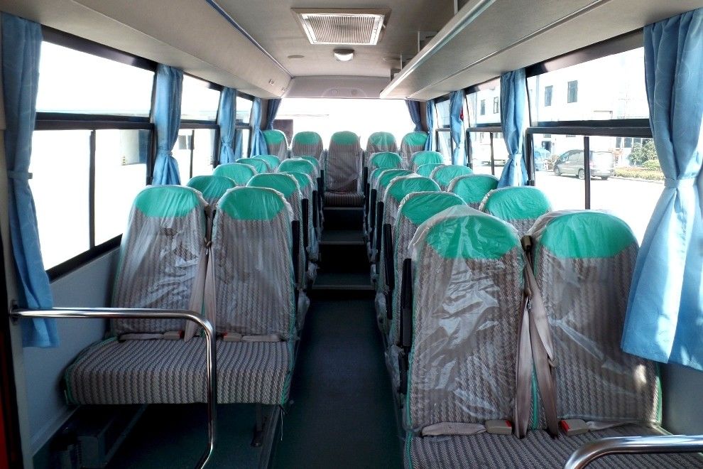 Luxury 25-30 Seats Tourist CNG Coach Bus with Manual Transmission and Diesel Fuel