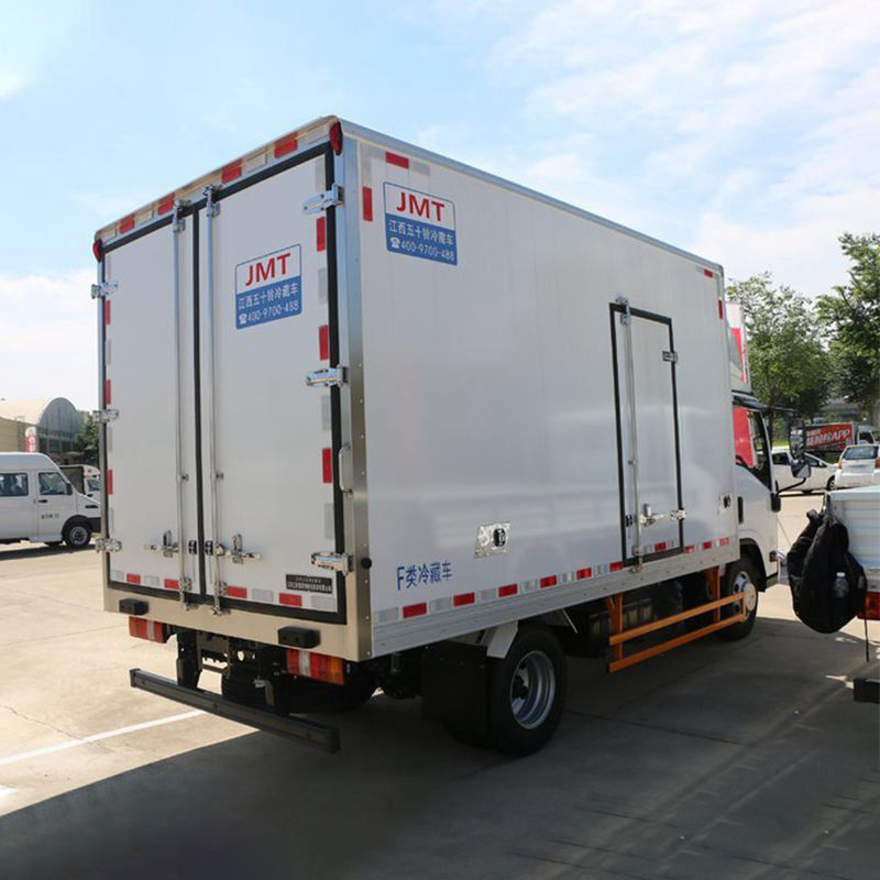 3360mm Wheelbase Isuzu 10 Ton Box Refrigerator Truck For Vegetable And Meat Transportation