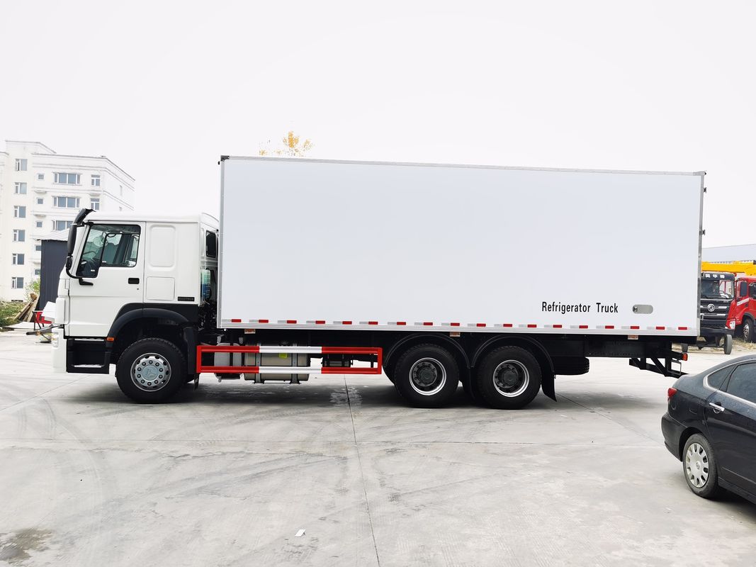 Minus 18 to 20 Centi Degree Temperature Range Sinotruk HOWO 6x4 Refrigerator Van Truck