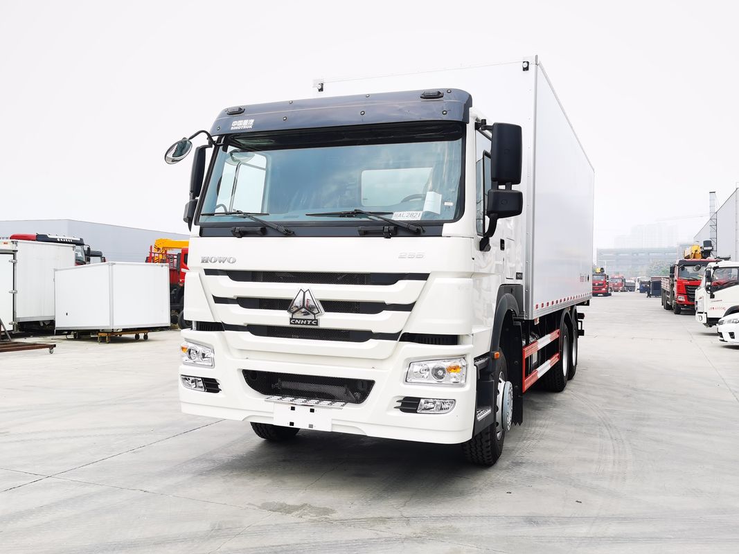 Minus 18 to 20 Centi Degree Temperature Range Sinotruk HOWO 6x4 Refrigerator Van Truck