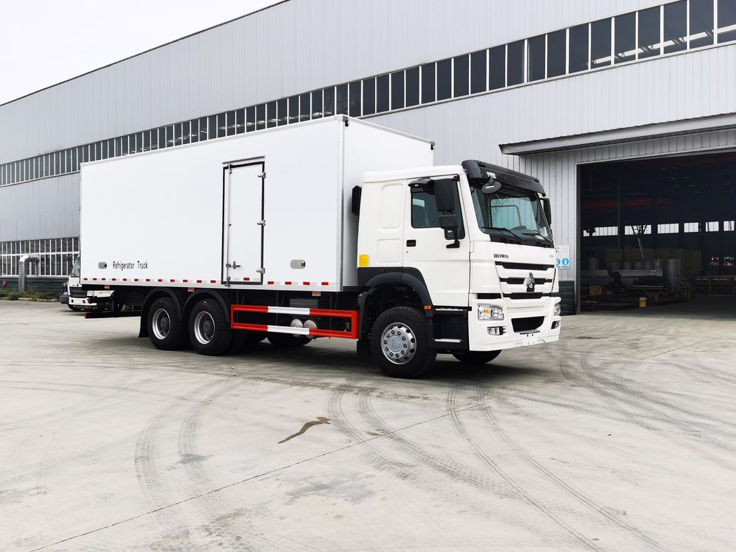 Minus 18 to 20 Centi Degree Temperature Range Sinotruk HOWO 6x4 Refrigerator Van Truck