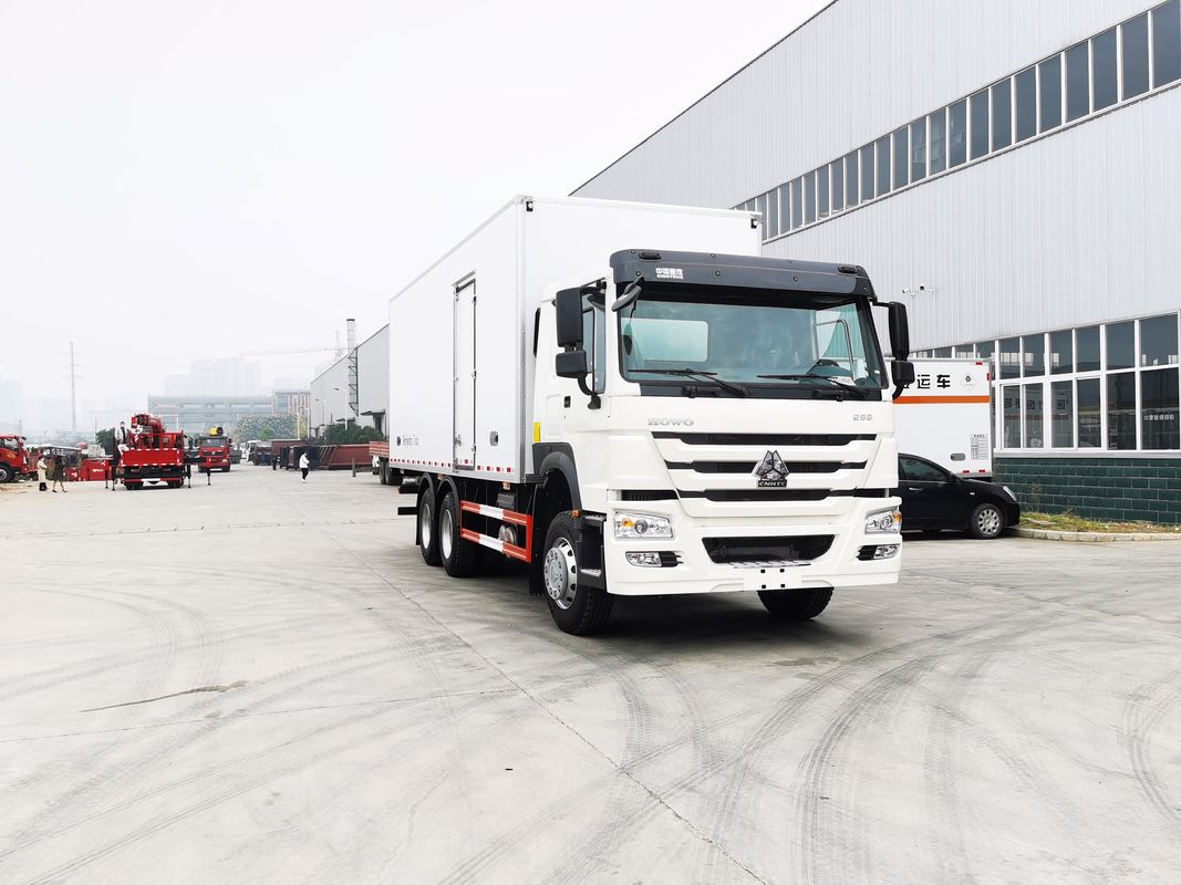 Minus 18 to 20 Centi Degree Temperature Range Sinotruk HOWO 6x4 Refrigerator Van Truck