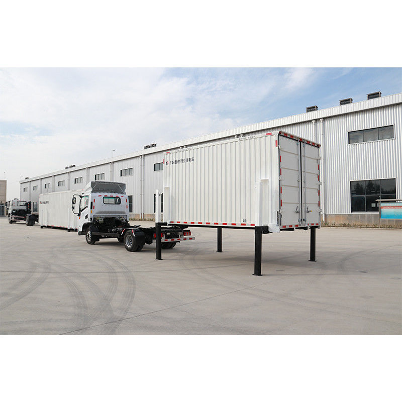 4*2 Mini 5 Ton 19CBM Dry Van Trucks Detachable Body And Hydraulic Outriggers For Logistics