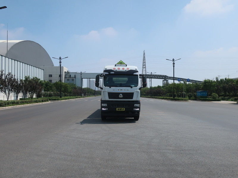 20520kg Rated Load 8*4 30m3 Transport Petrol Diesel Tanker Truck CIMC LINYU