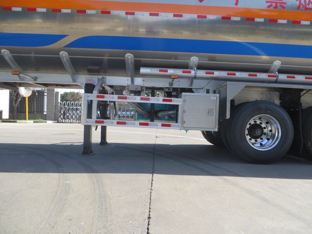 46000 Lite Oil Gasoline Semi-Trailer Fuel Tanker Transport Truck Trailer by CIMC LINYU