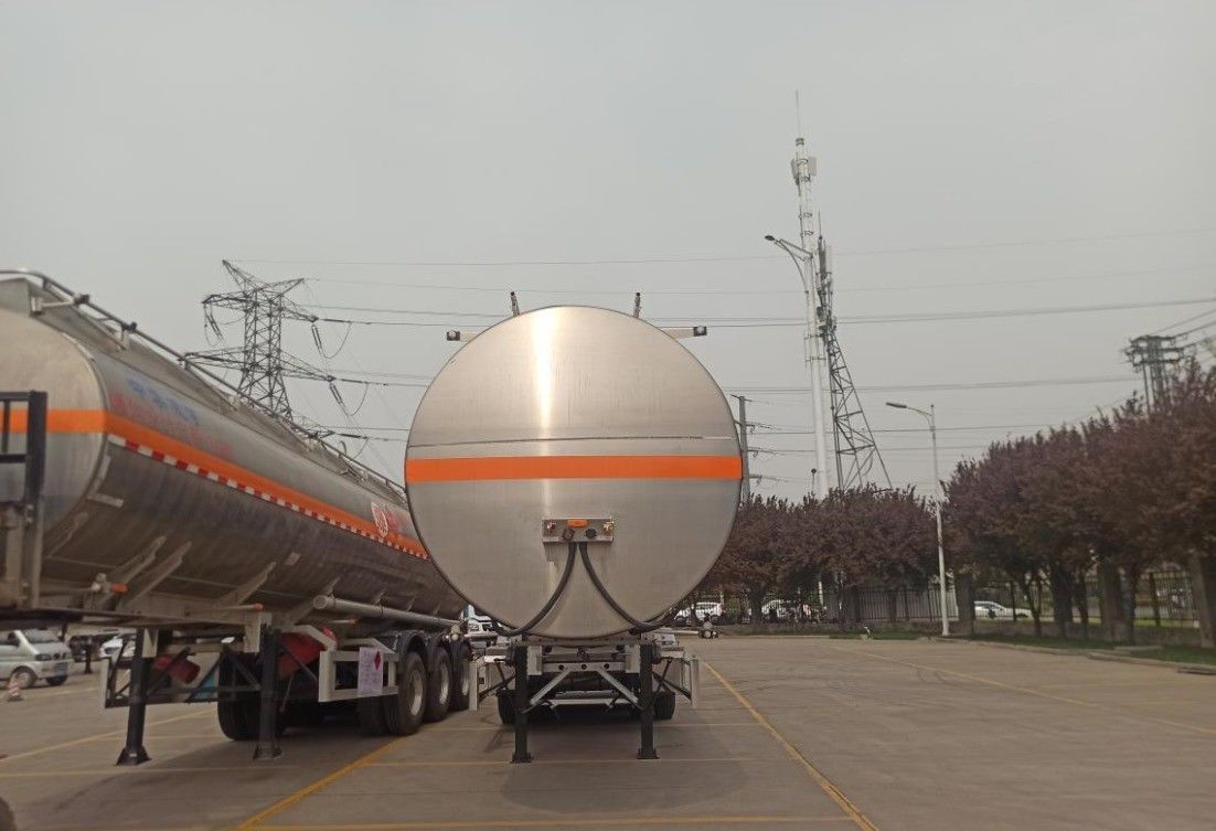 CIMC LINYU 46000L Aluminum Alloy Fuel Tanker Trailer Truck with Wheelbase 6150 1310 1310