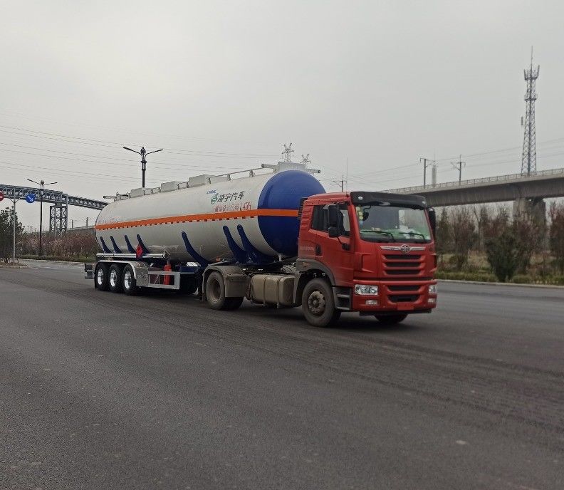 CIMC LINYU 48000 50000Liter Fuel Tank Trailer 3 Axle 48m3 Aluminum Alloy Semi Trailer