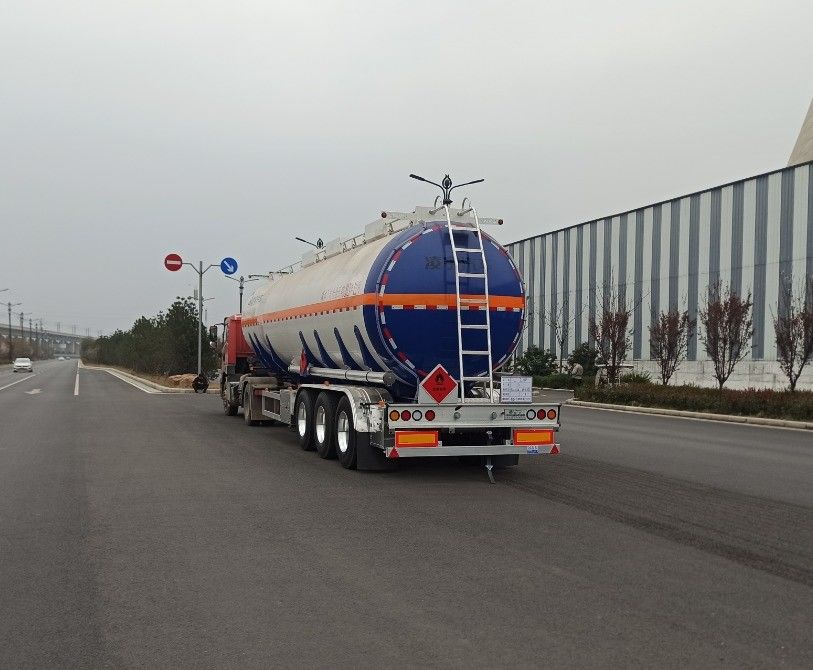 CIMC LINYU 48000 50000Liter Fuel Tank Trailer 3 Axle 48m3 Aluminum Alloy Semi Trailer