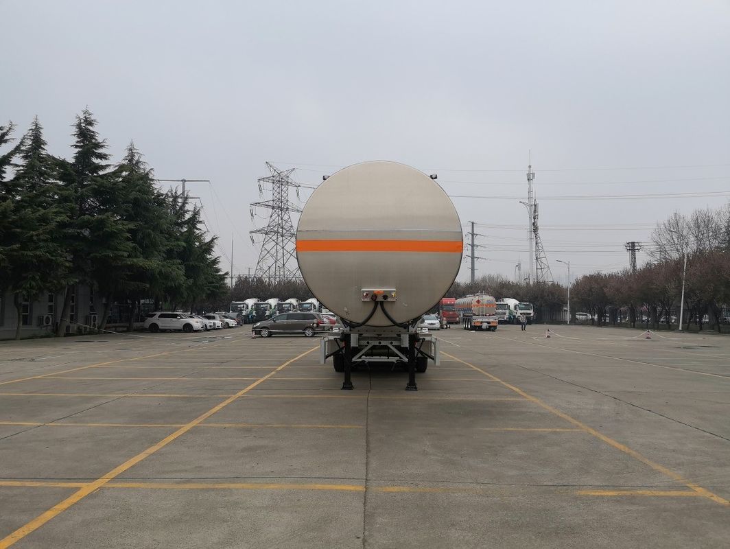 32100/31800 KG Rated Load Mass CIMC LINYU 8*4 Aluminum Alloy Liquid Fuel Tanker Trailer