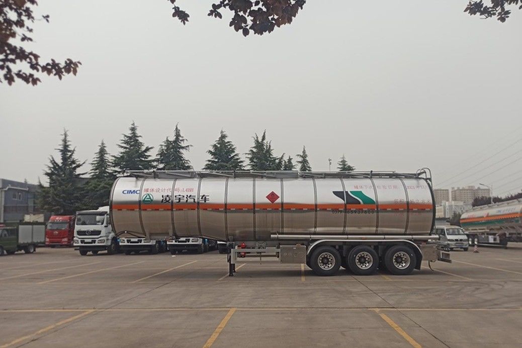 32100/31800 KG Rated Load Mass CIMC LINYU 8*4 Aluminum Alloy Liquid Fuel Tanker Trailer