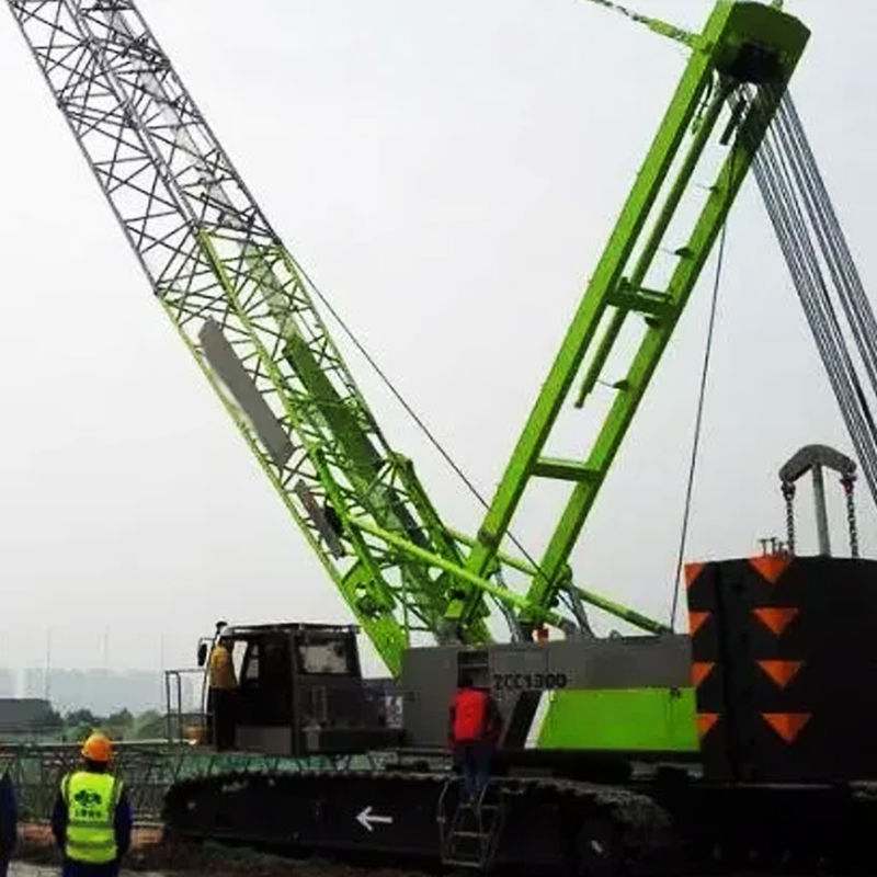 Boost Your Construction Project with 7-15m Fixed Jib Length Crawler Crane and Gas Engine