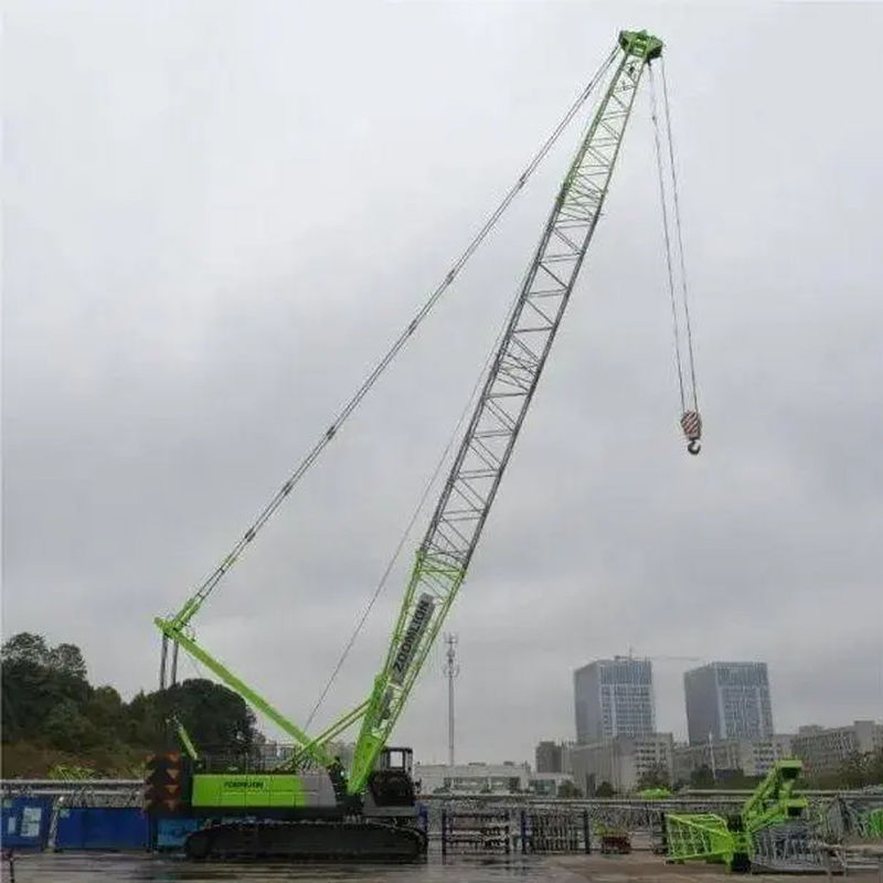 800 Ton Crawler Crane in Excellent Working Condition for Your Construction Needs